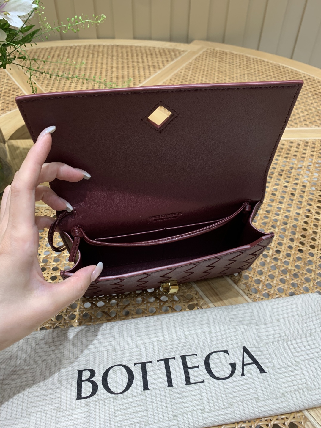 Bagsaaa B0tt*ga Ven*ta Andiamo Pouch 836940 red - 19cm