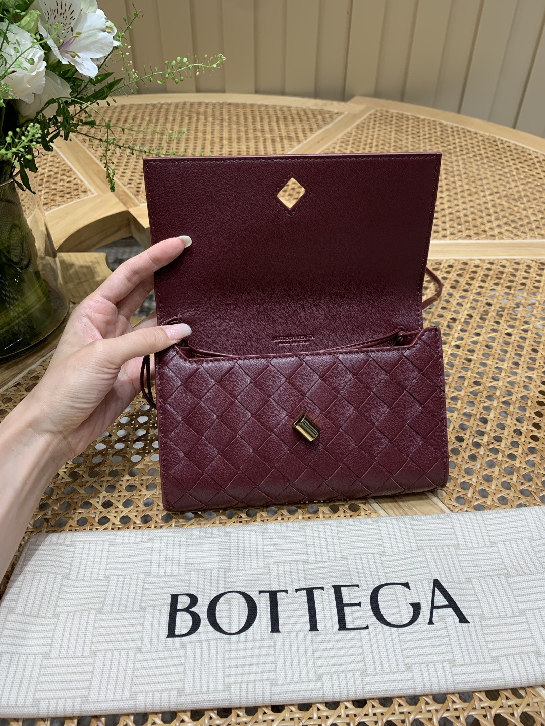 Bagsaaa B0tt*ga Ven*ta Andiamo Pouch 836940 red - 19cm