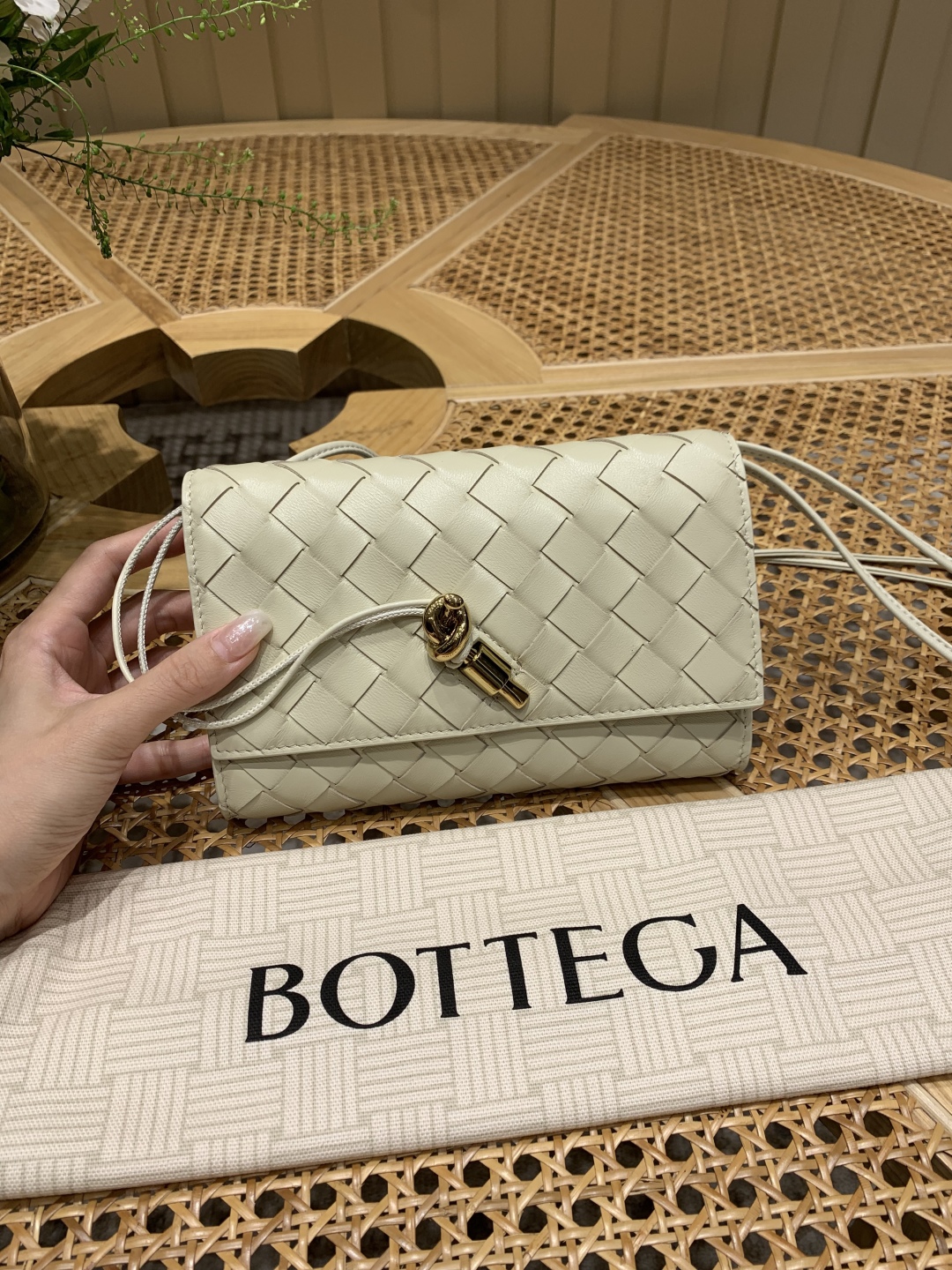 Bagsaaa B0tt*ga Ven*ta Andiamo Pouch 836940 sea salt - 19cm