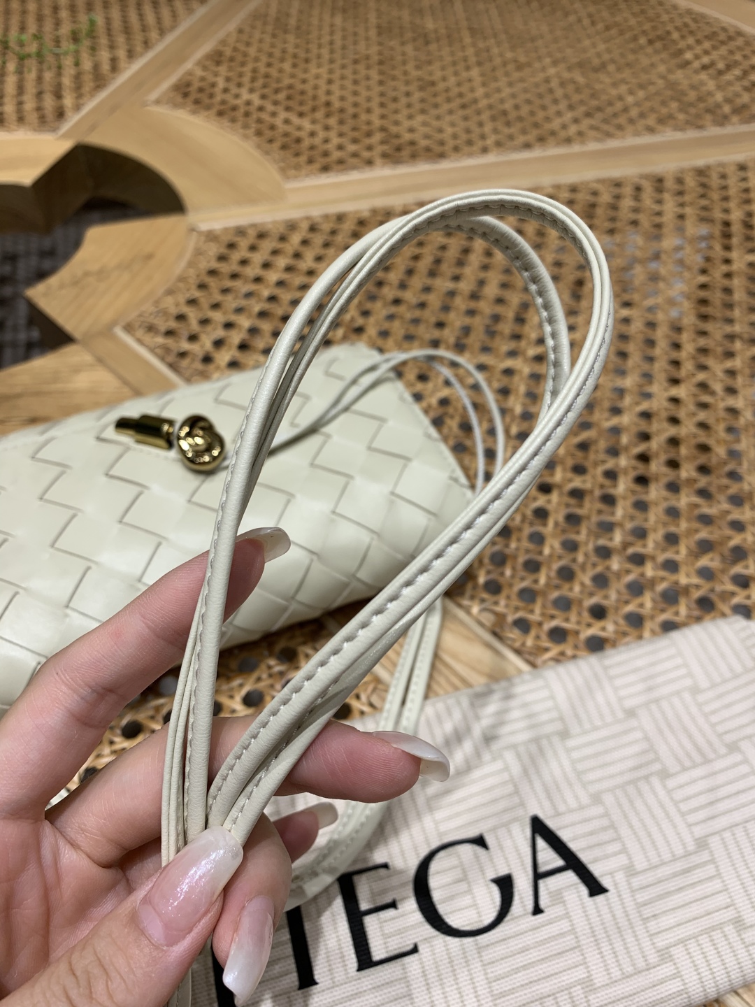 Bagsaaa B0tt*ga Ven*ta Andiamo Pouch 836940 sea salt - 19cm