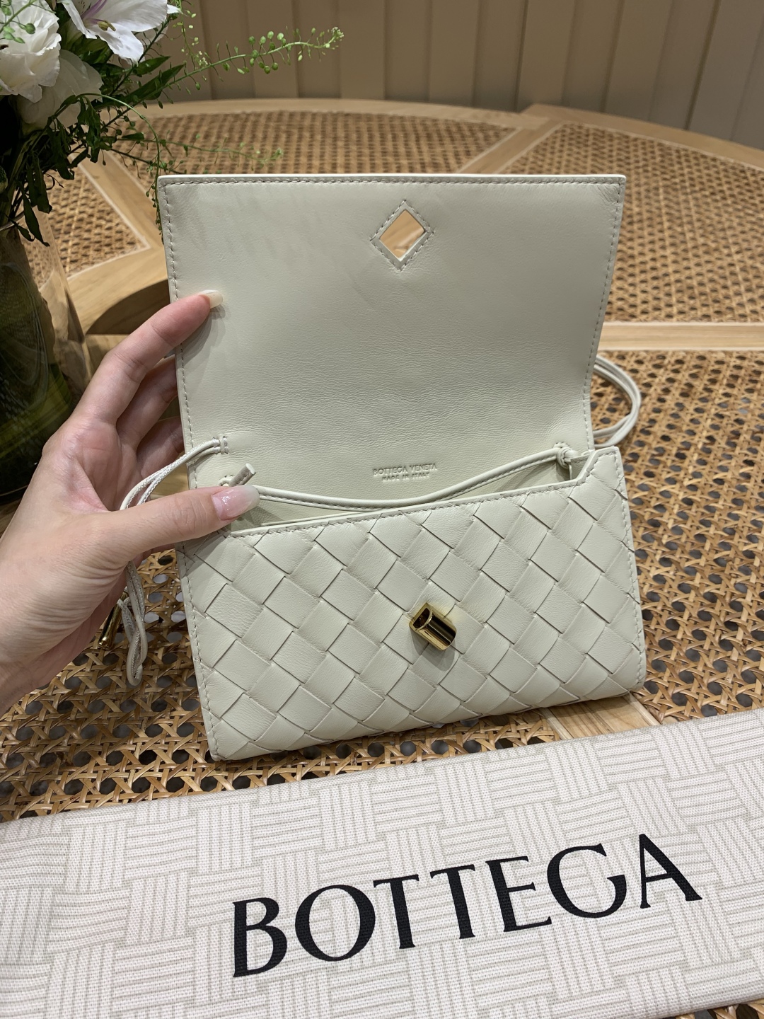 Bagsaaa B0tt*ga Ven*ta Andiamo Pouch 836940 sea salt - 19cm