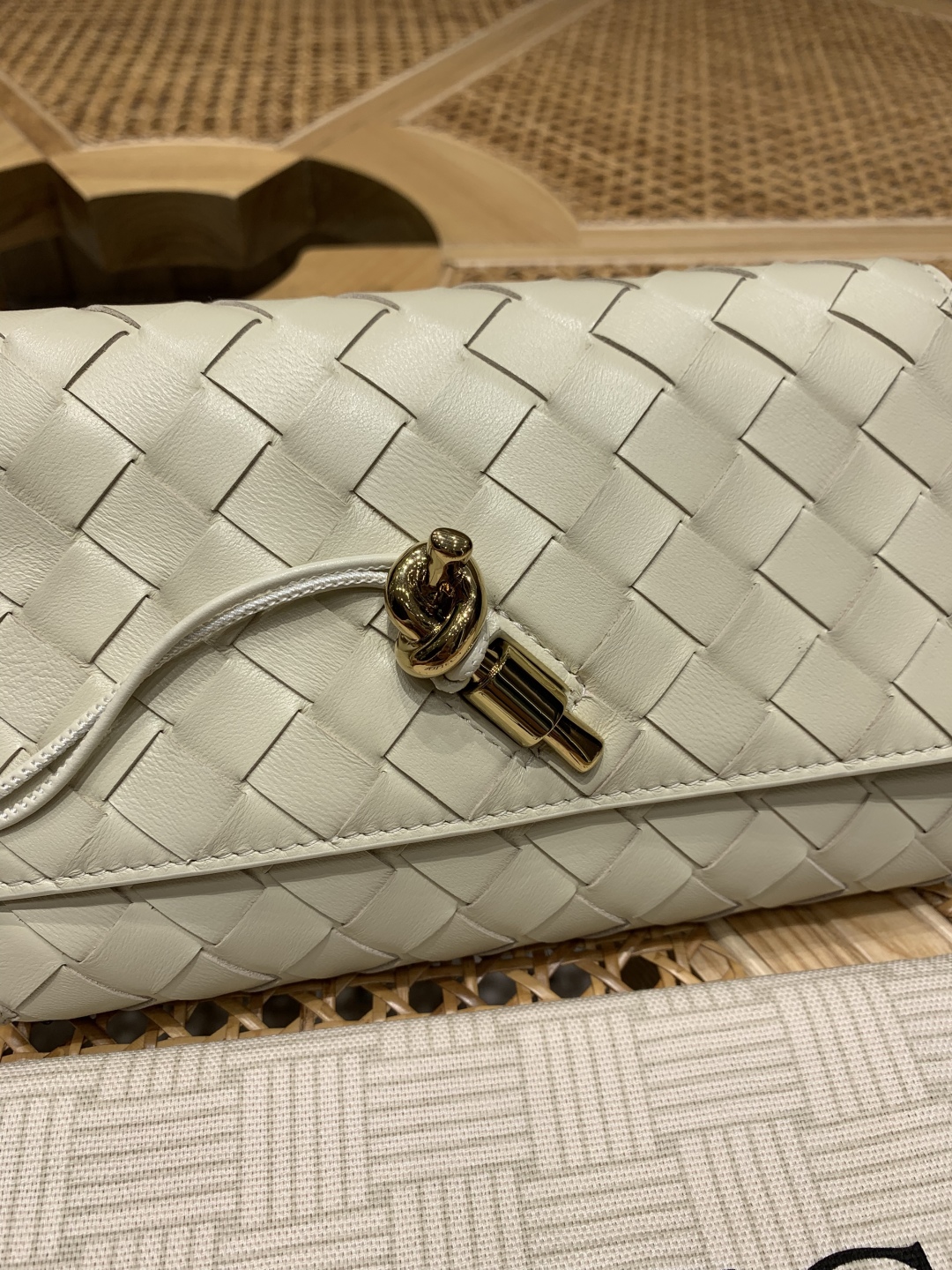 Bagsaaa B0tt*ga Ven*ta Andiamo Pouch 836940 sea salt - 19cm
