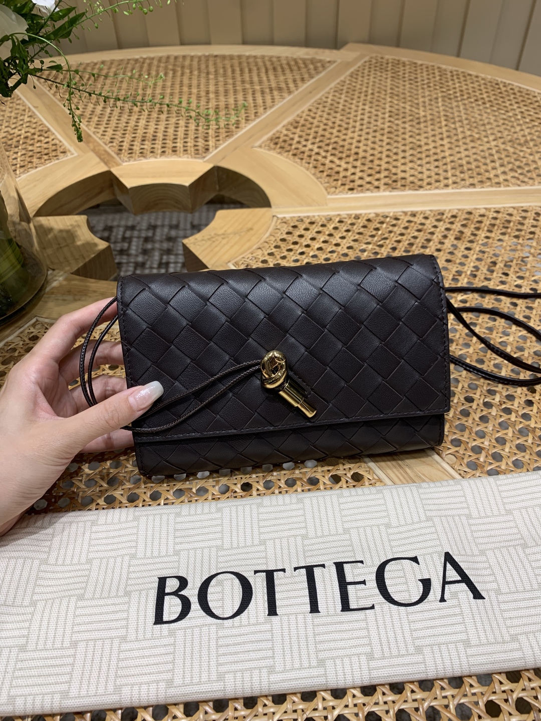 Bagsaaa B0tt*ga Ven*ta Andiamo Pouch 836940 fondant - 19cm