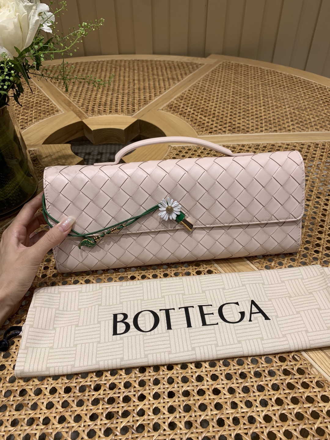Bagsaaa B0tt*ga Ven*ta Andiamo Clutch Seashell 836810 - 31cm