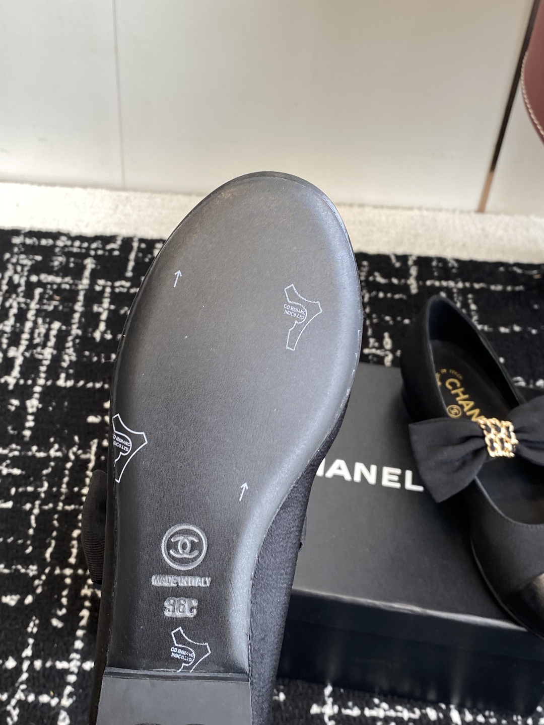 Bagsaaa Ch**el Mary Janes G46811 Black grosgrain
