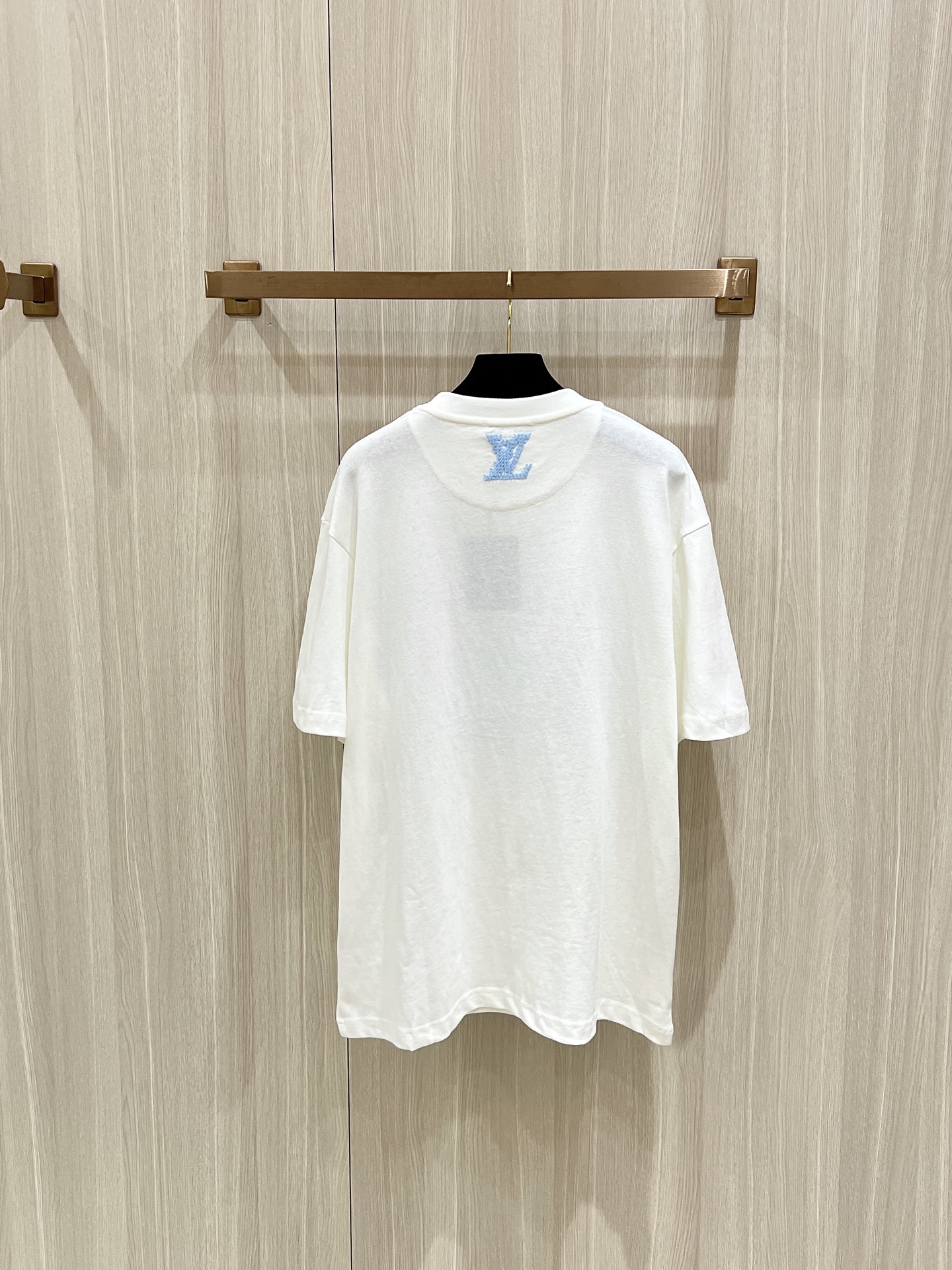 Bagsaaa L0vis Vvtt0n Embroidered Signature T-Shirt in white