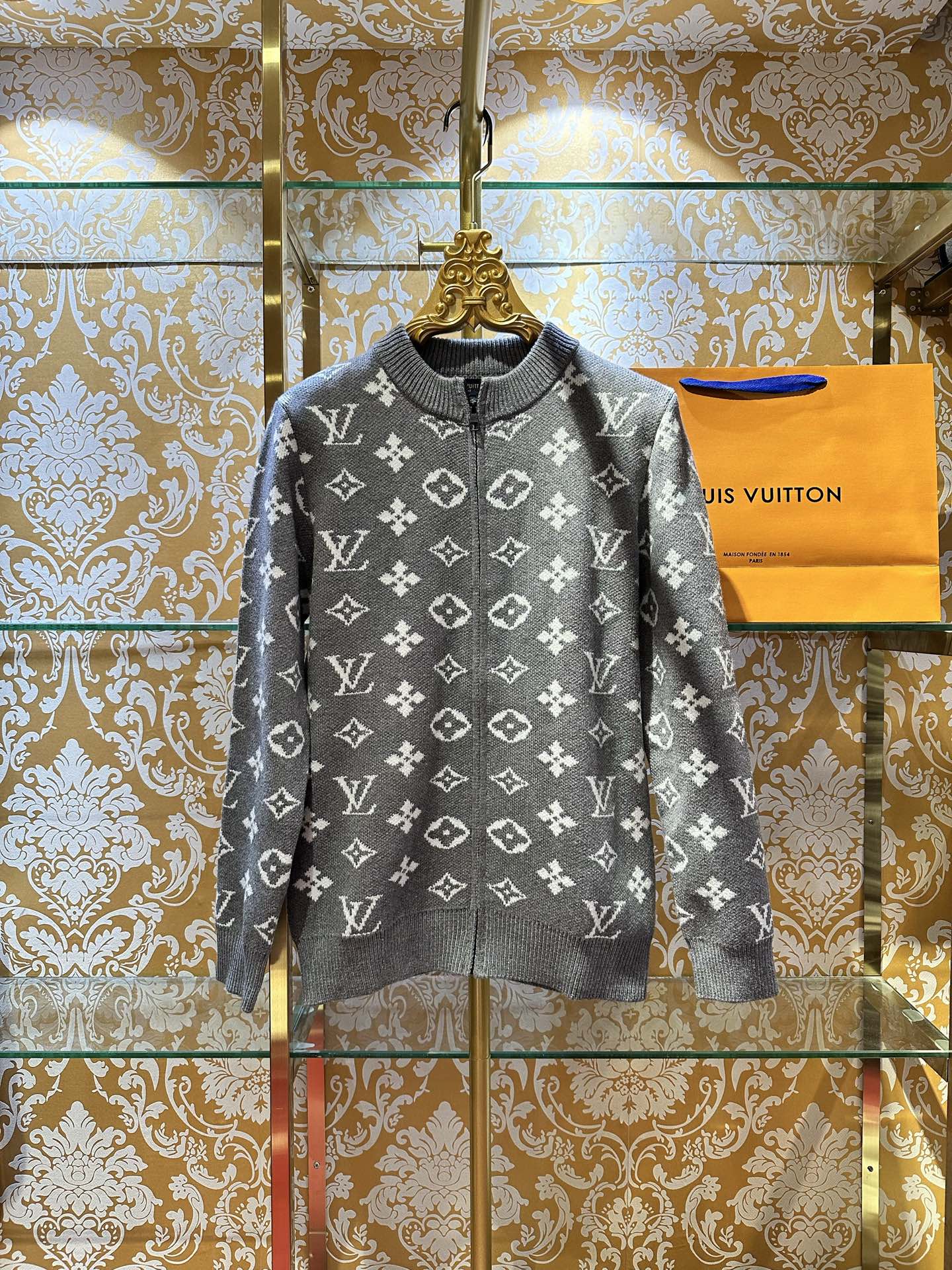 Bagsaaa L0vis Vvtt0n zip-through cardigan with monogram pattern