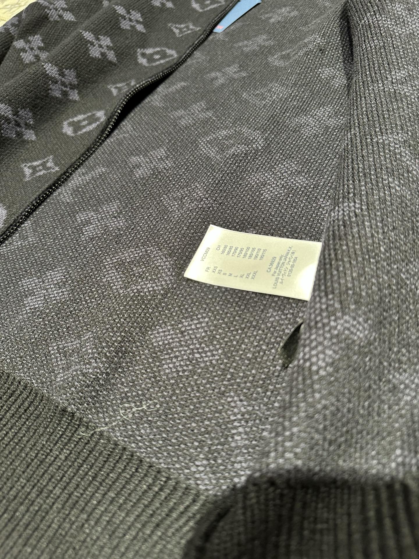 Bagsaaa L0vis Vvtt0n zip-through cardigan with monogram pattern black