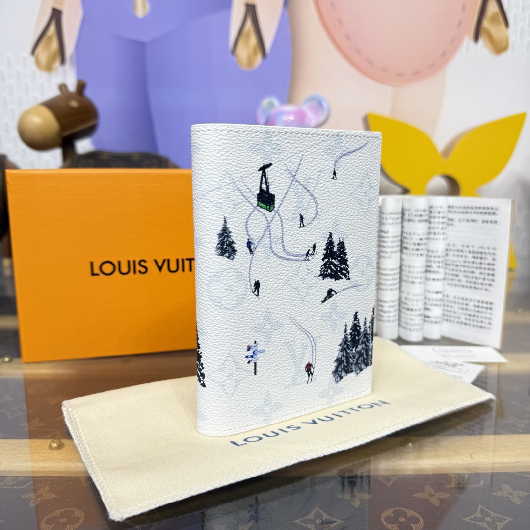 Bagsaaa LV M27064 Passport Cover white - 14cm