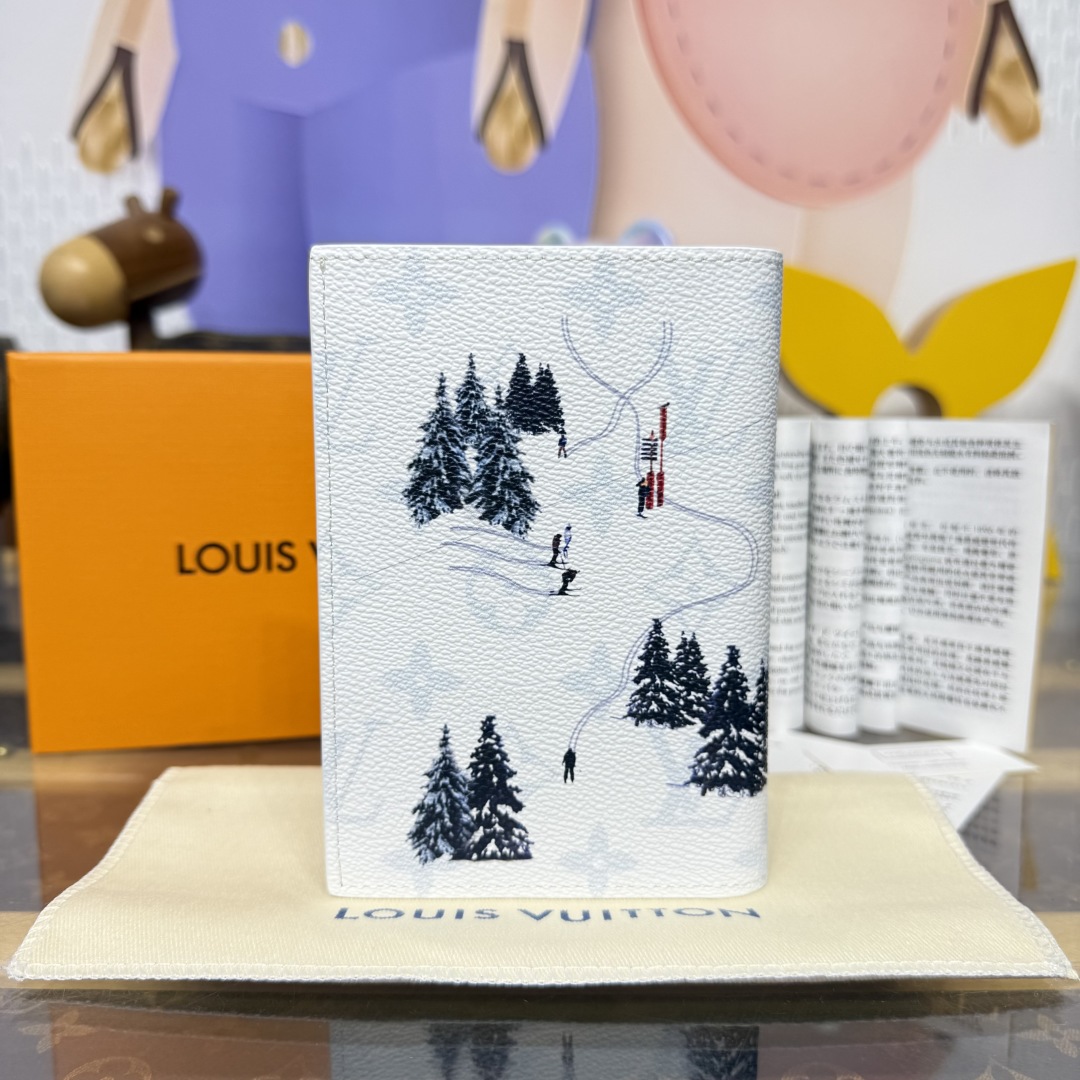 Bagsaaa LV M27064 Passport Cover white - 14cm