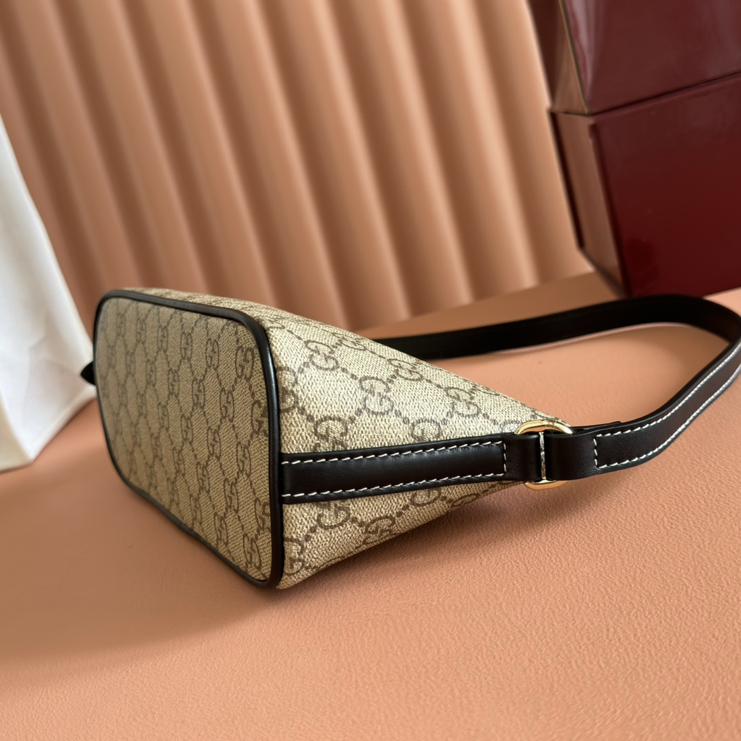Bagsaaa Gvc*1 GG Emblem small shoulder bag 847281 beige & black - 27cm