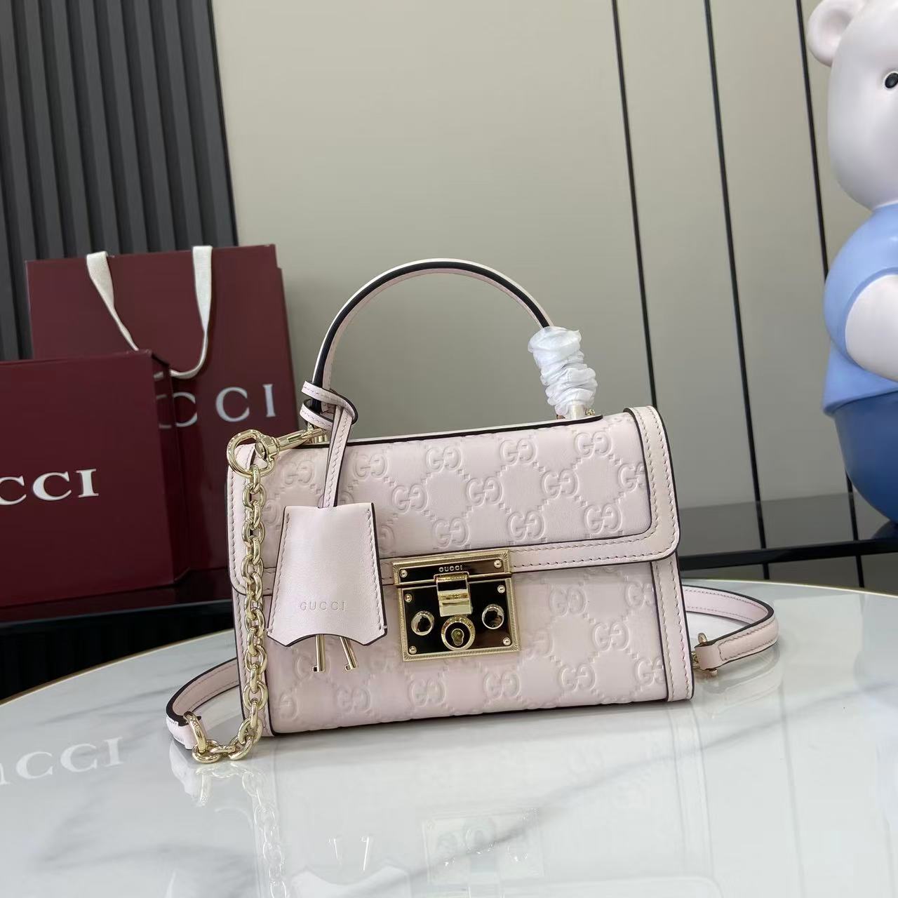Bagsaaa Gvc*1 Padlock small top handle bag 848884 light pink - 20cm