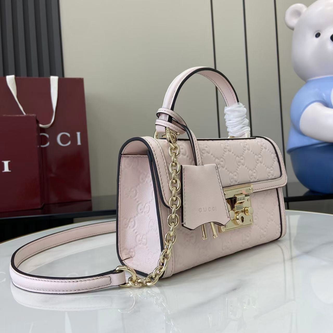 Bagsaaa Gvc*1 Padlock small top handle bag 848884 light pink - 20cm