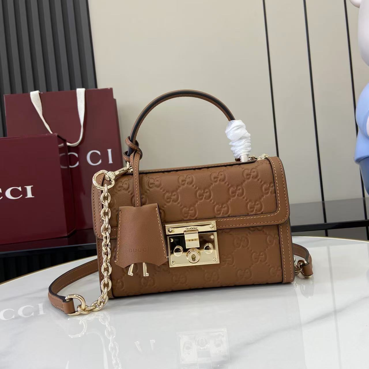 Bagsaaa Gvc*1 Padlock small top handle bag 848884 brown - 20cm