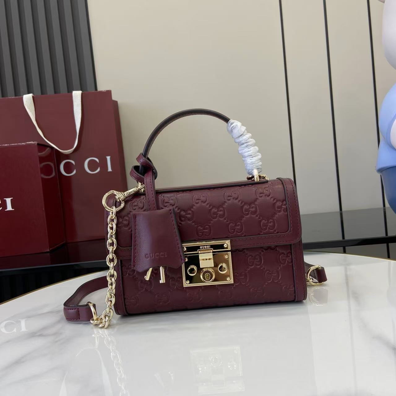 Bagsaaa Gvc*1 Padlock small top handle bag 848884 red - 20cm