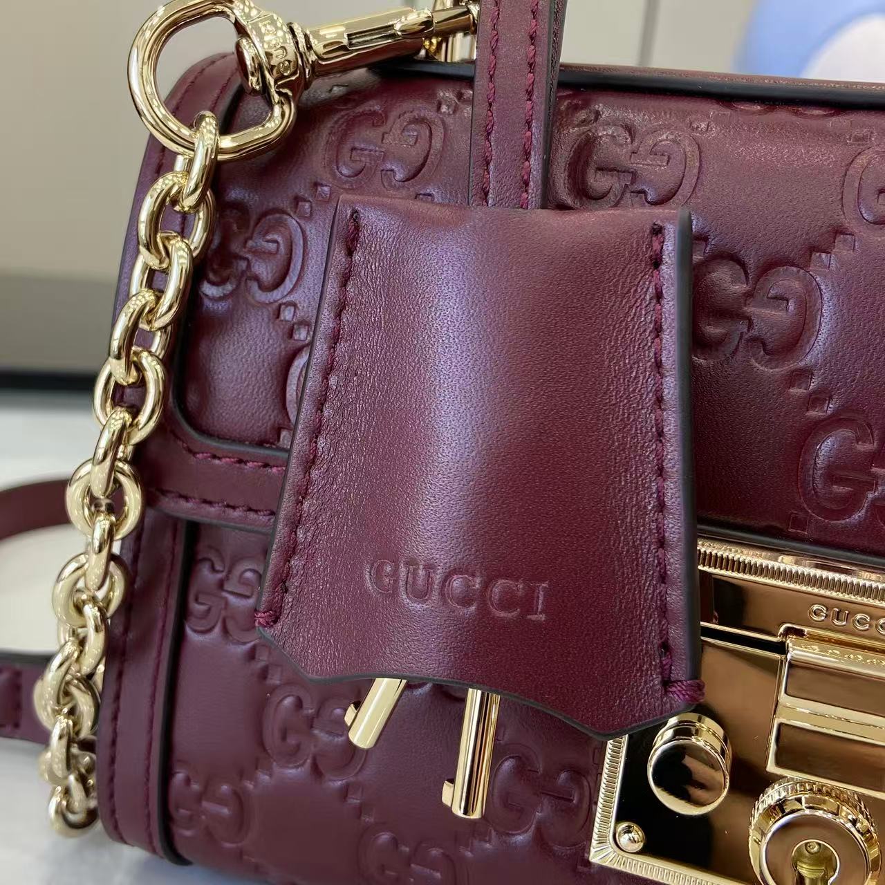 Bagsaaa Gvc*1 Padlock small top handle bag 848884 red - 20cm