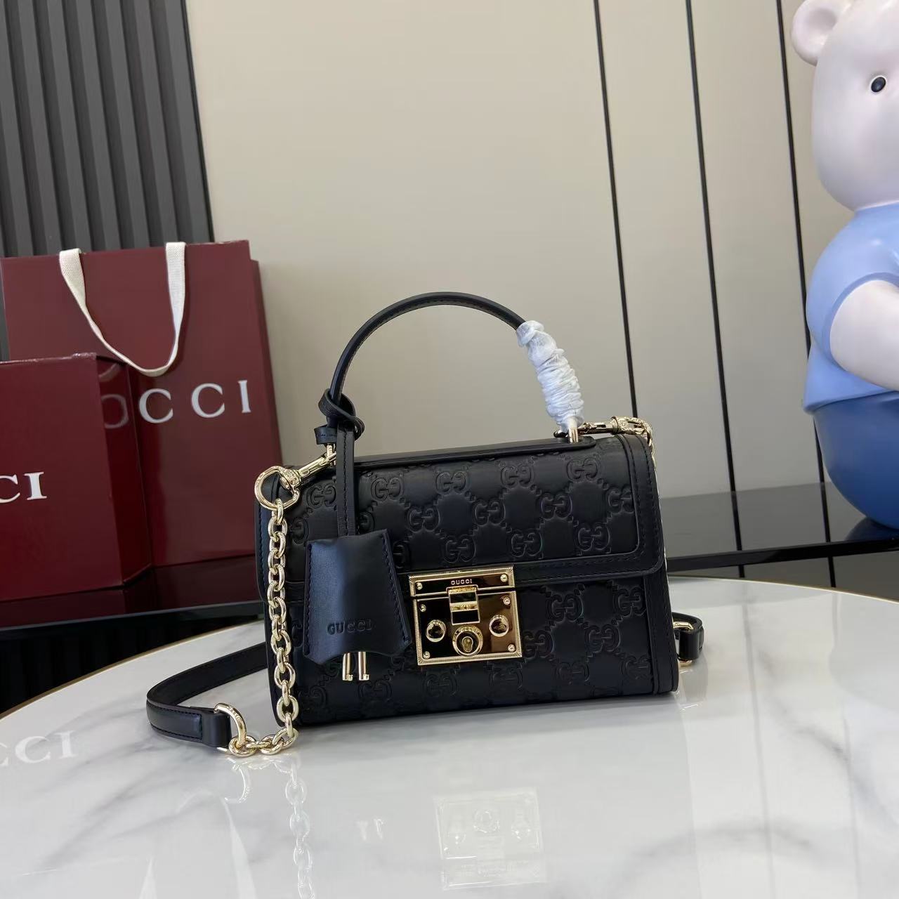 Bagsaaa Gvc*1 Padlock small top handle bag 848884 black - 20cm