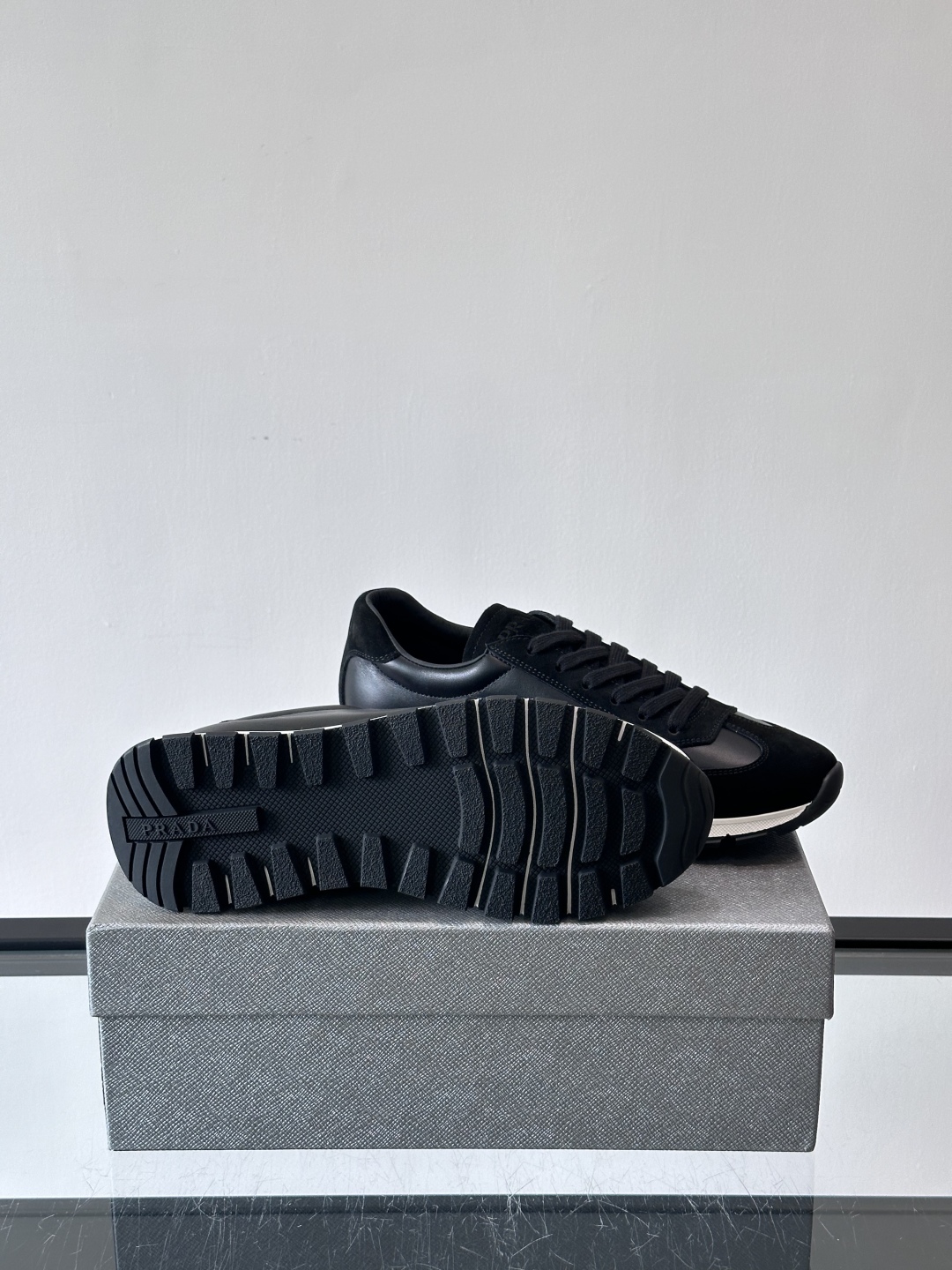 Bagsaaa Pra*a Downtown low-top sneakers in black
