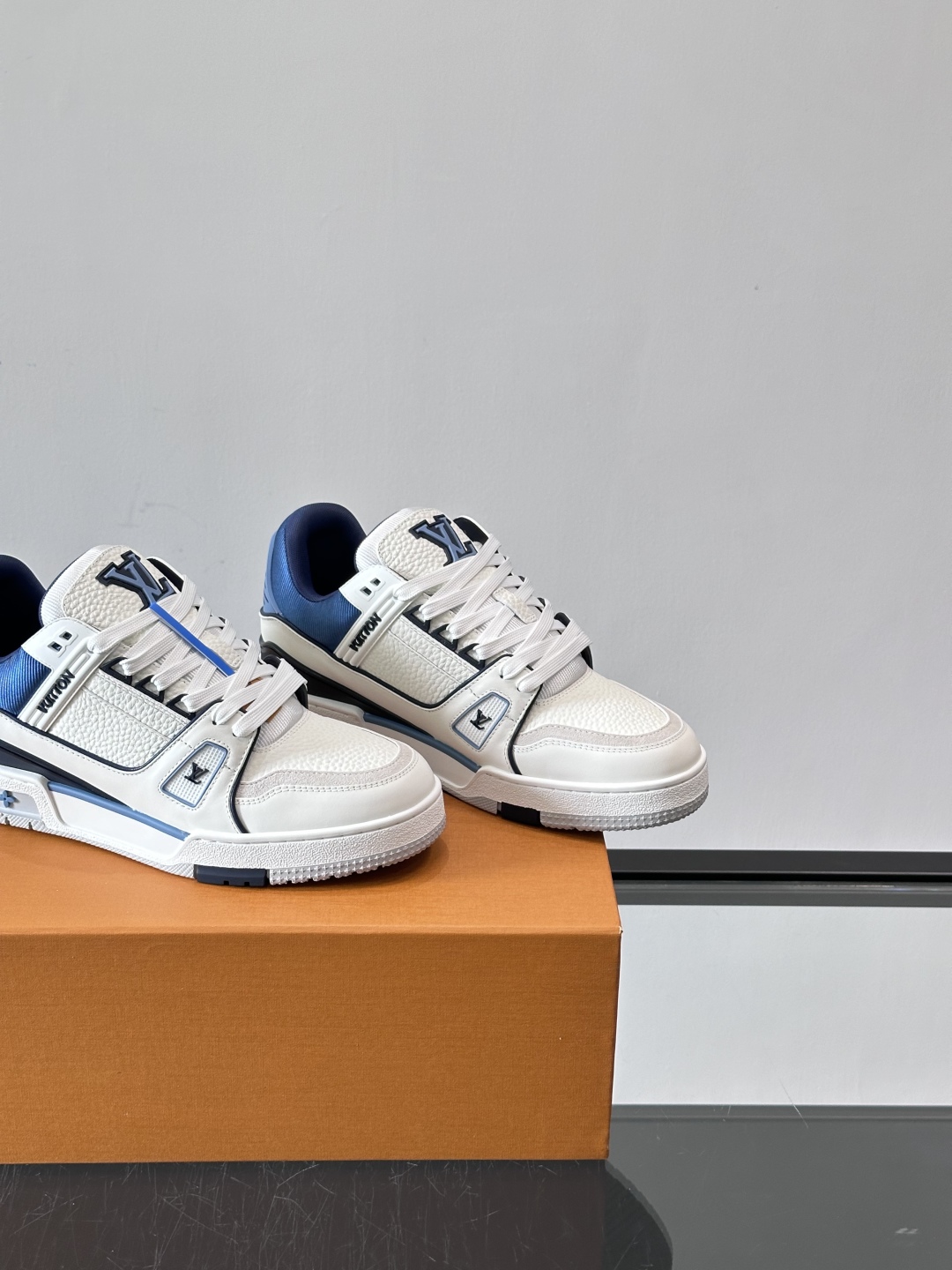 Bagsaaa LV Trainer Sneaker white & blue