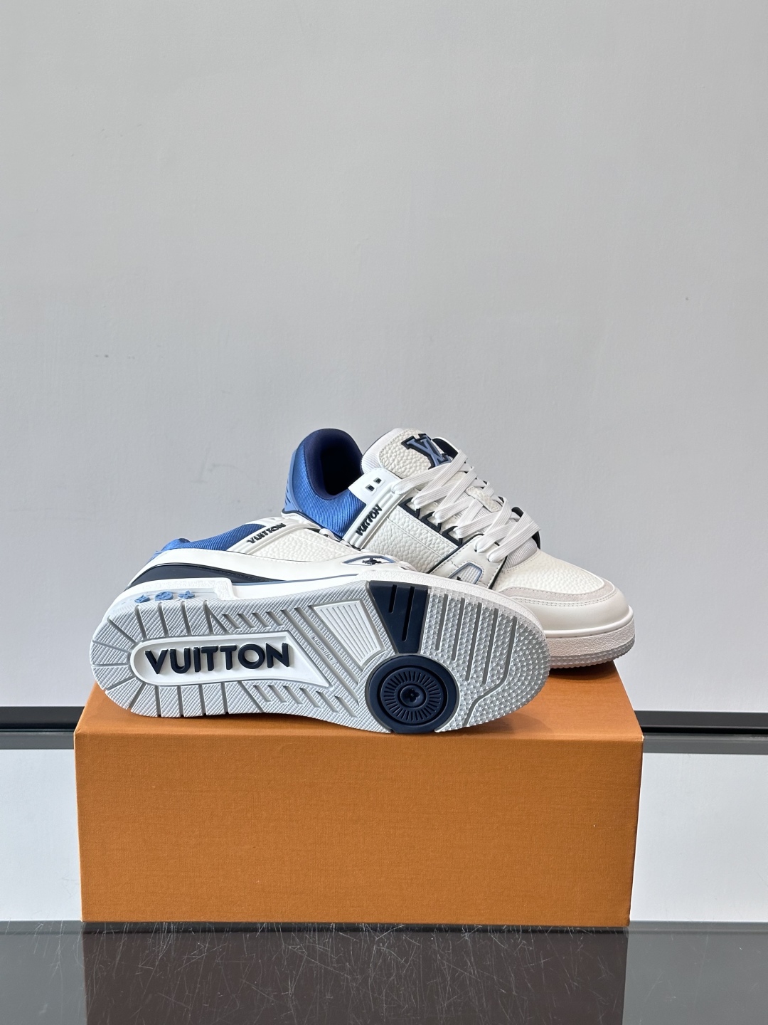 Bagsaaa LV Trainer Sneaker white & blue