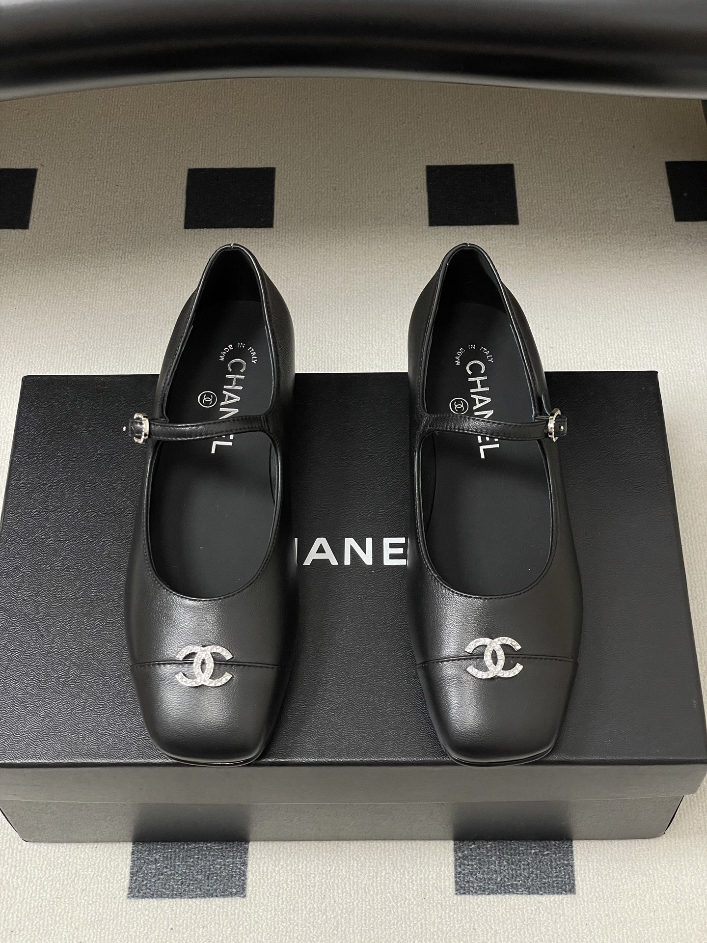 Bagsaaa Ch**el black leather Mary Jane flats with crystal-embellished CC