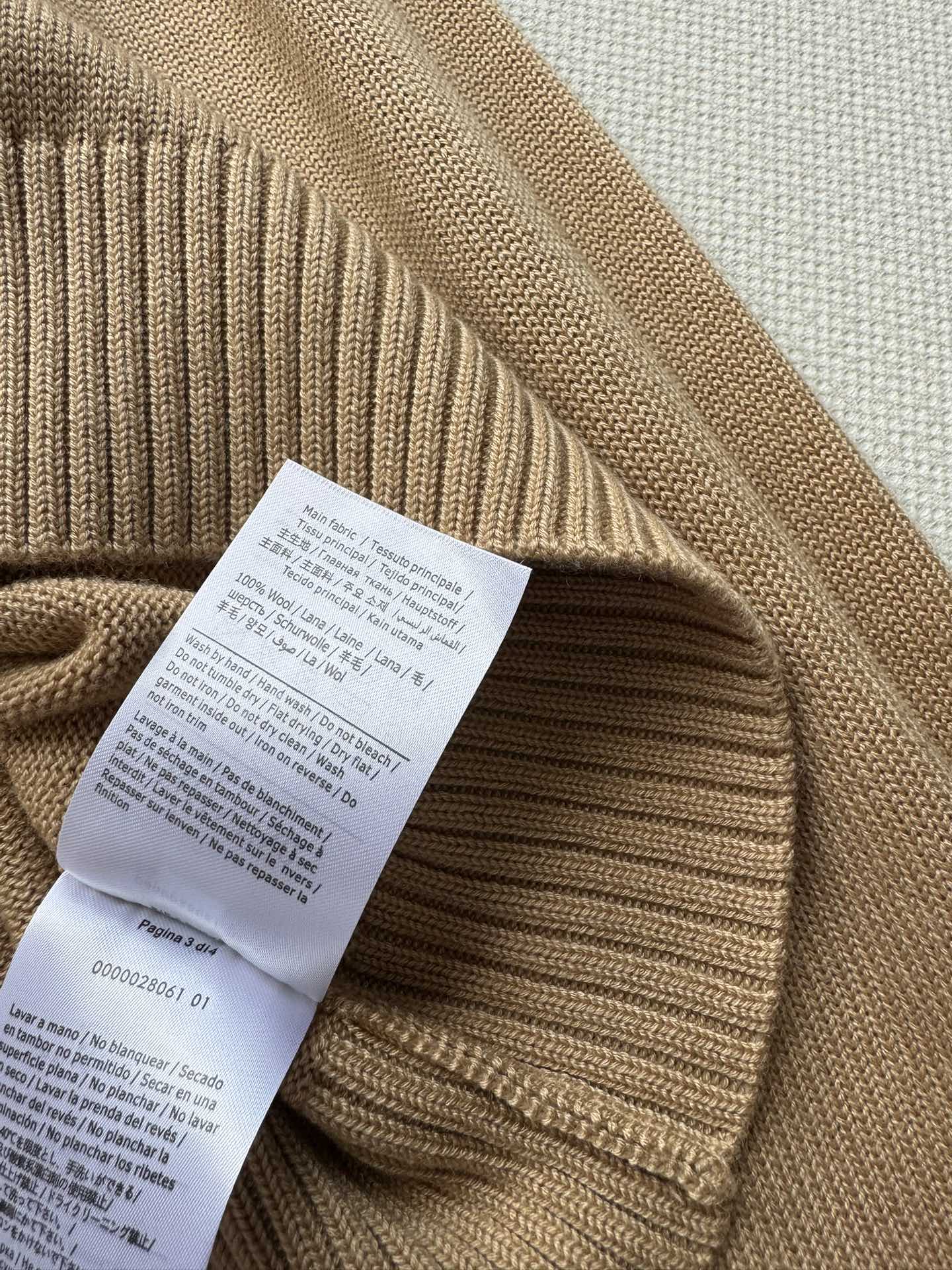 Bagsaaa Va1e*ntin0 Wool Jumper beige