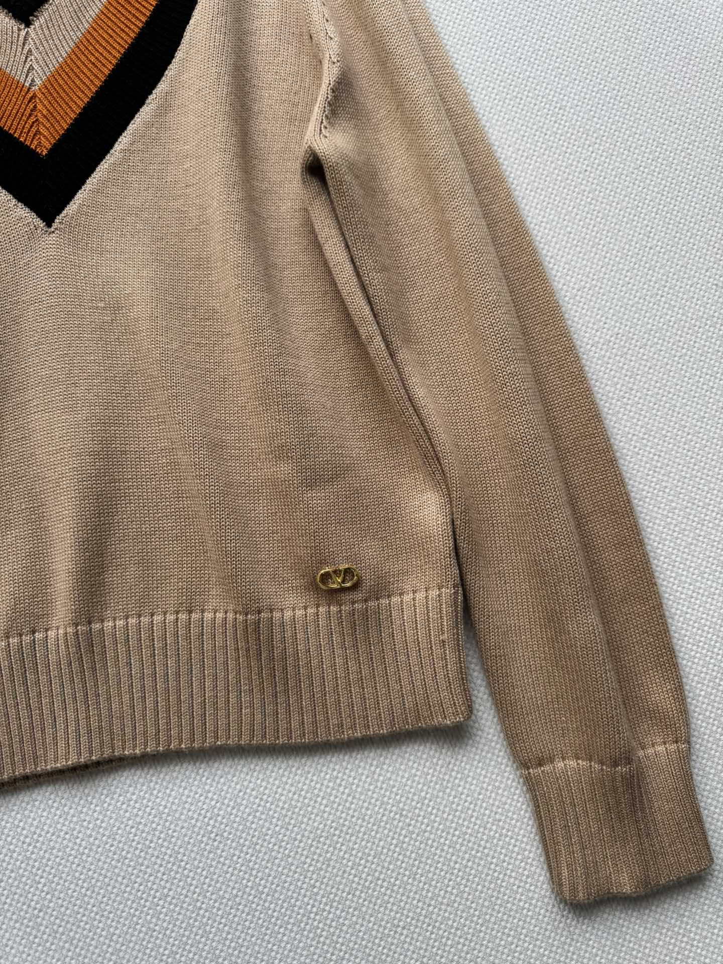 Bagsaaa Va1e*ntin0 Wool Jumper beige