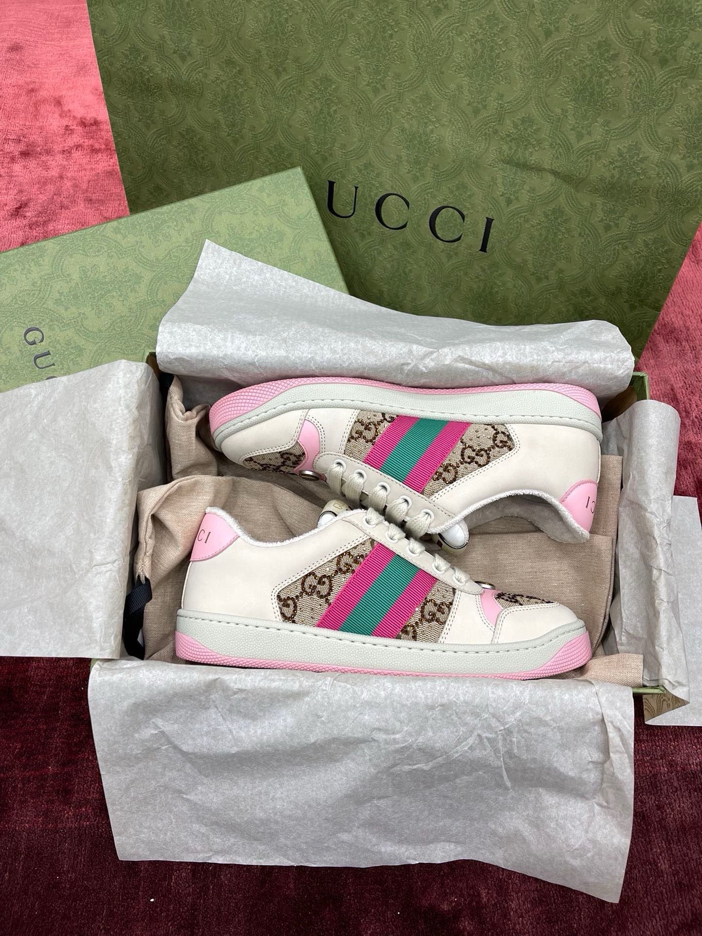 Bagsaaa Gvc*1 Screener sneaker in beige and ebony GG canvas with pink