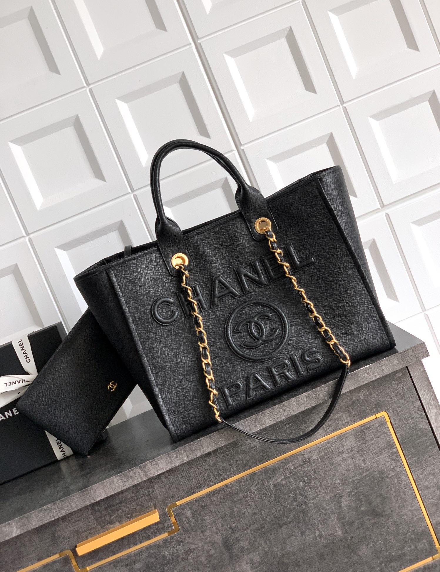 Bagsaaa Ch**el Deauville tote bag in calfskin leather black