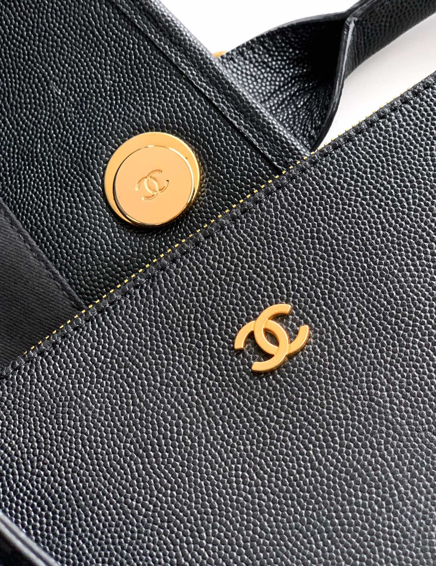 Bagsaaa Ch**el Deauville tote bag in calfskin leather black