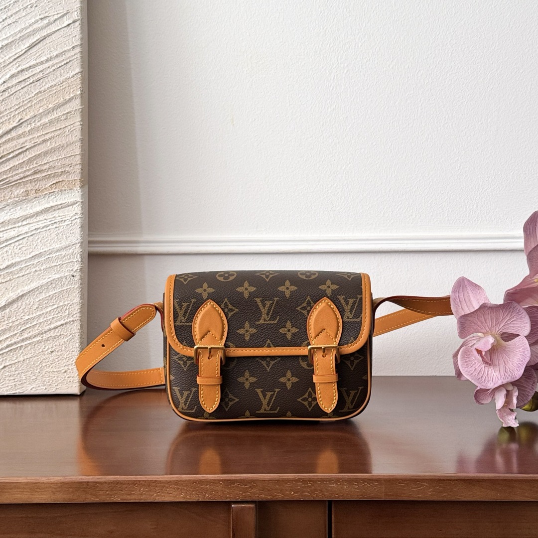 Bagsaaa LV M26805 Satchel Wearable Wallet Monogram - 19.5cm