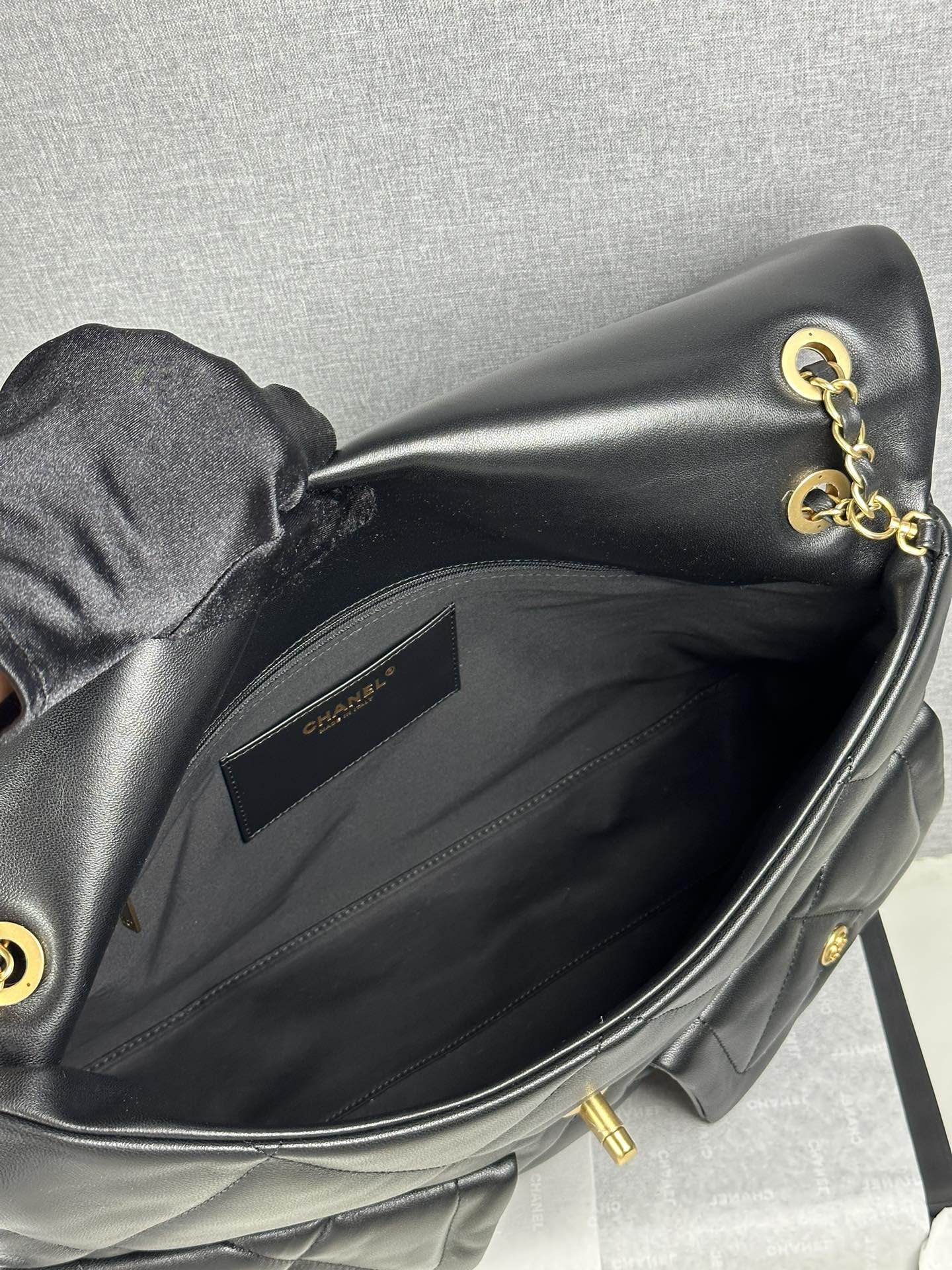 Bagsaaa Ch**el Quilted Iridescent Calfskin Leather Jumbo Bag black - 45cm