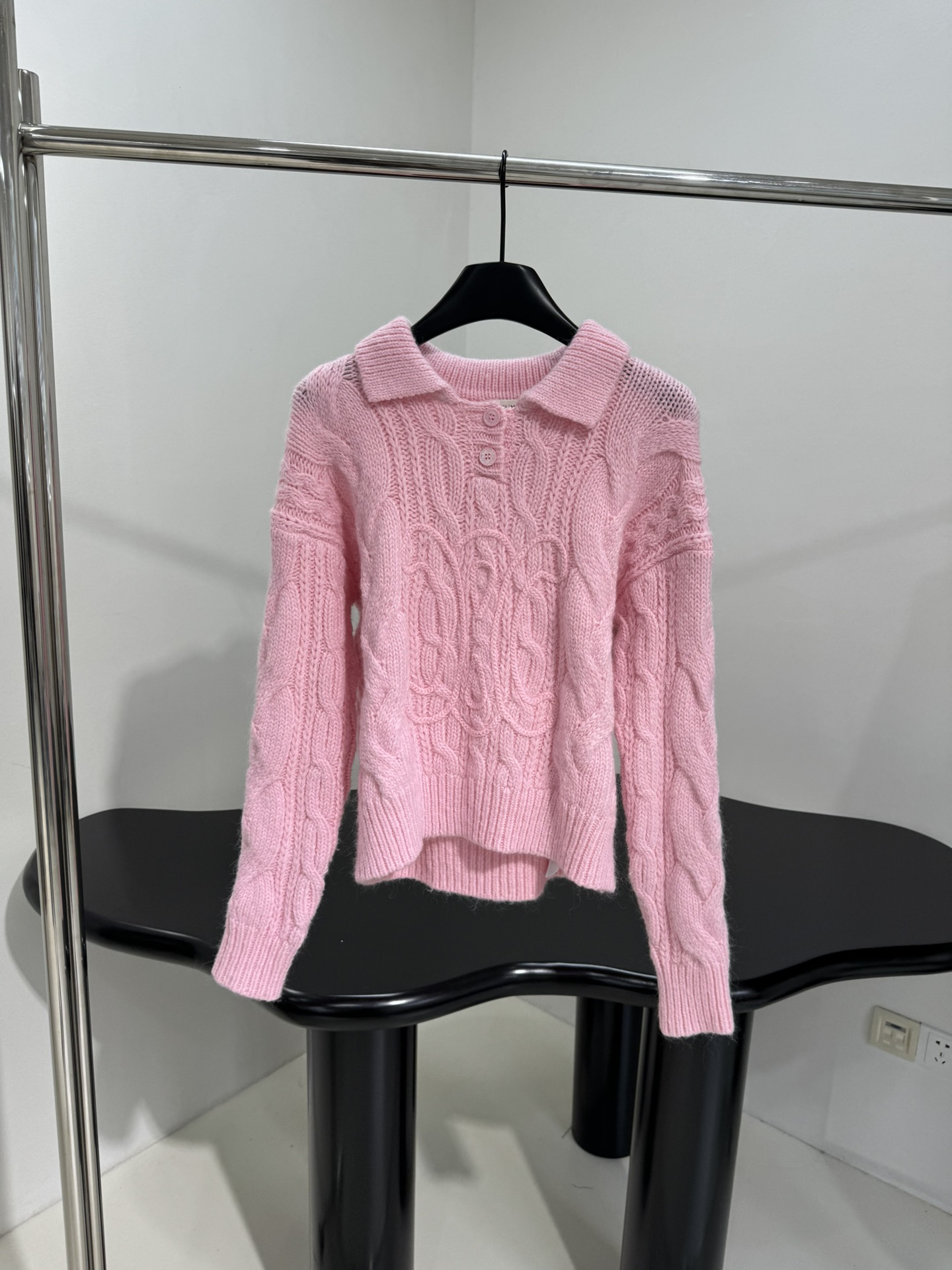 Bagsaaa Ce1i*e pink cable-knit polo sweater