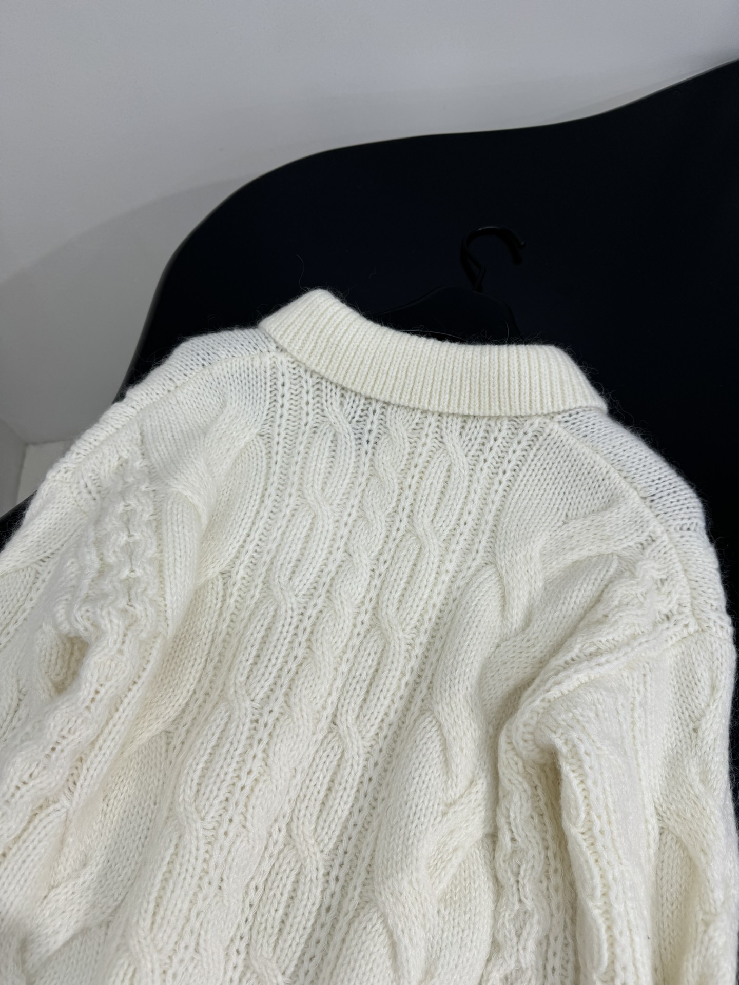 Bagsaaa Ce1i*e cream cable-knit polo sweater