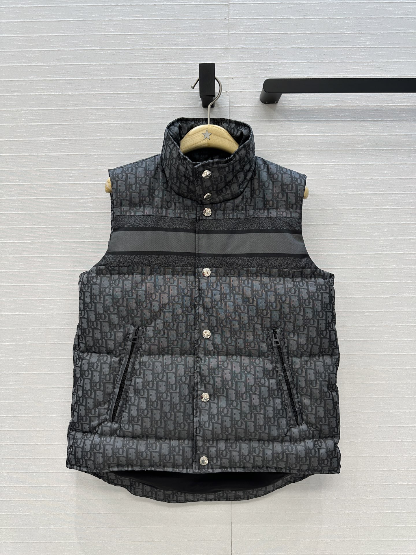 Bagsaaa D10r Oblique puffer vest black