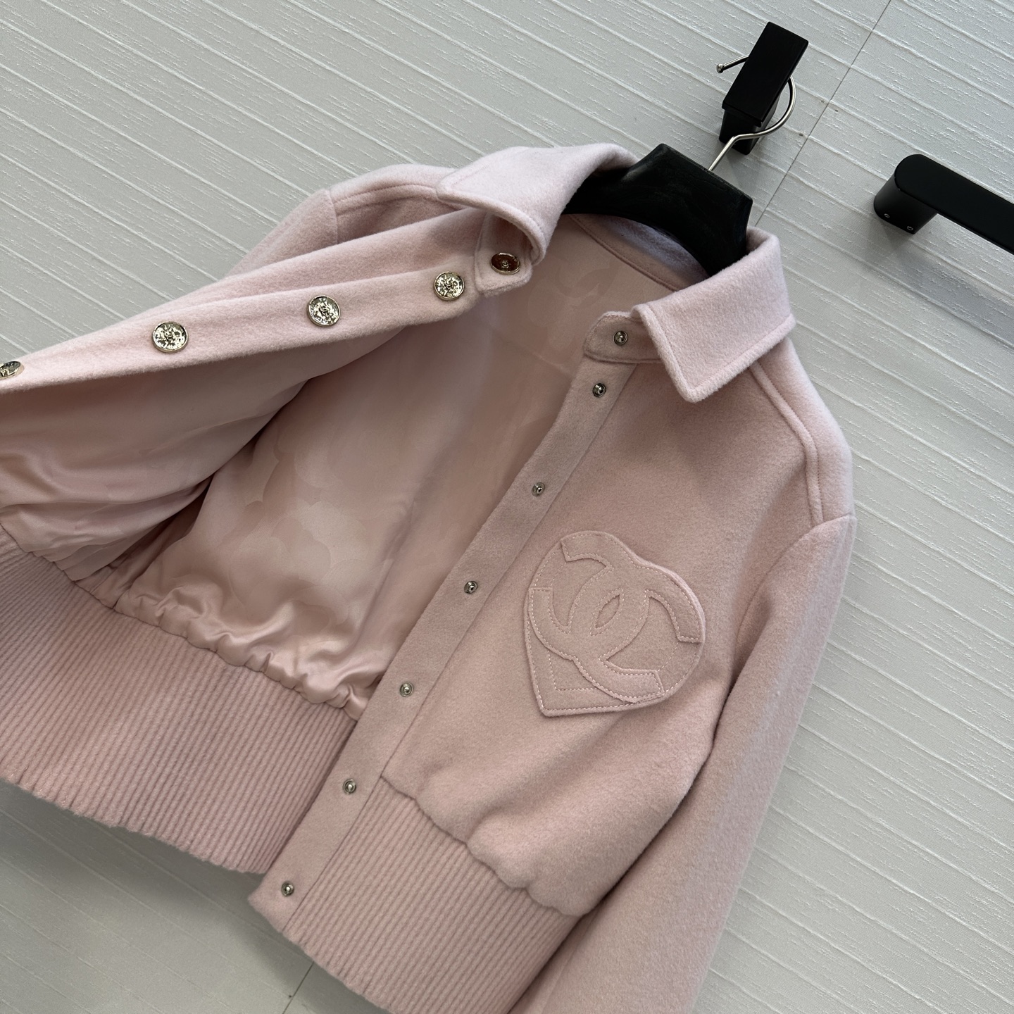 Bagsaaa Ch**el jacket with heart-shaped pockets pink