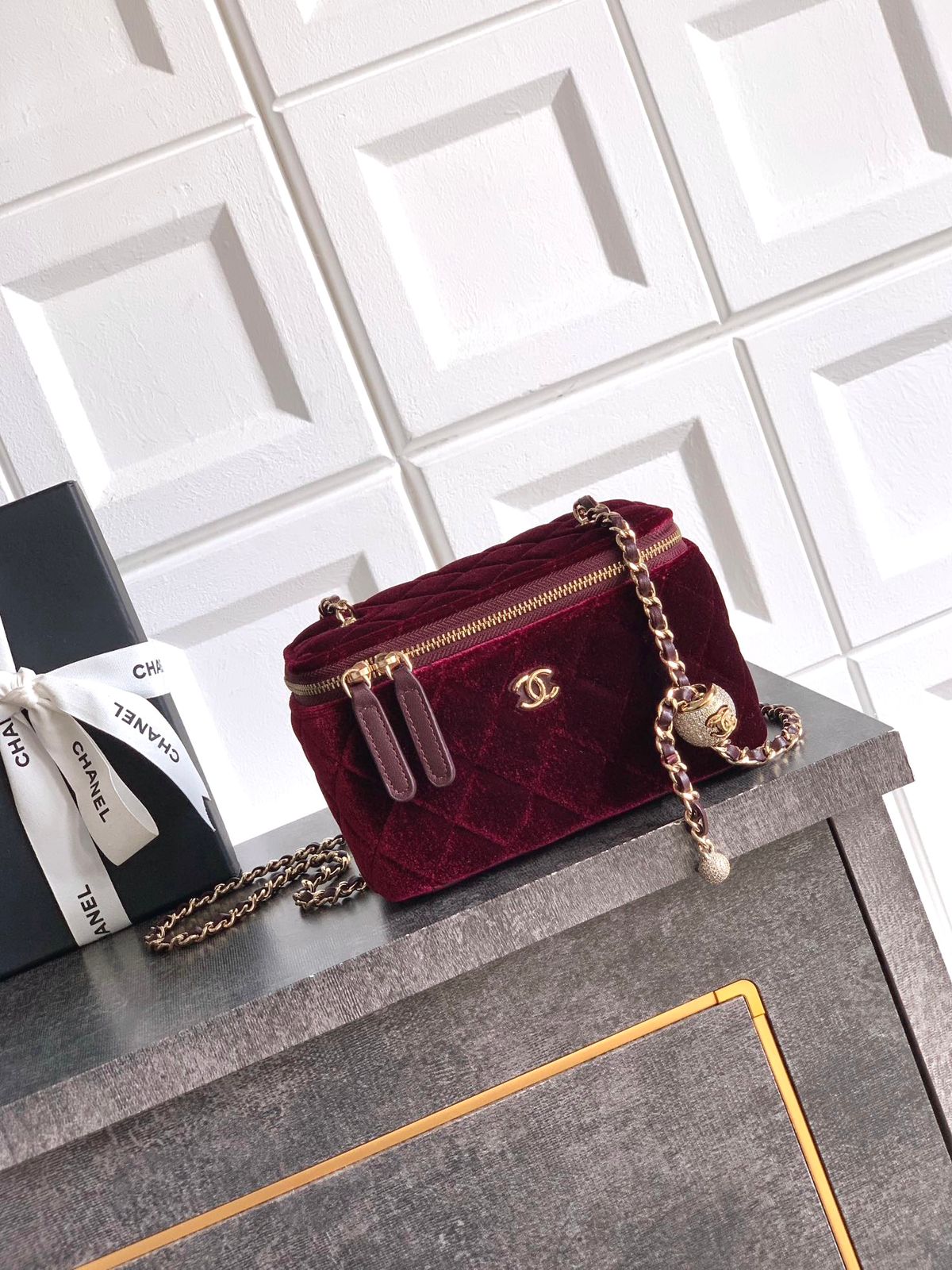 Bagsaaa Ch**el AP2303 Vanity Dark Red Suede -17cm