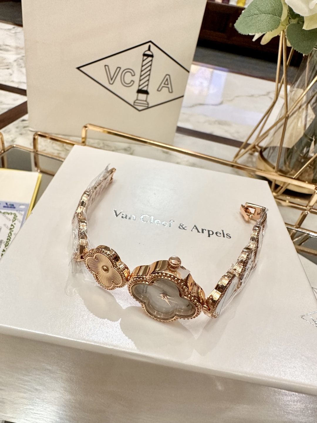 Bagsaaa VCA Sweet Alhambra watch rose gold
