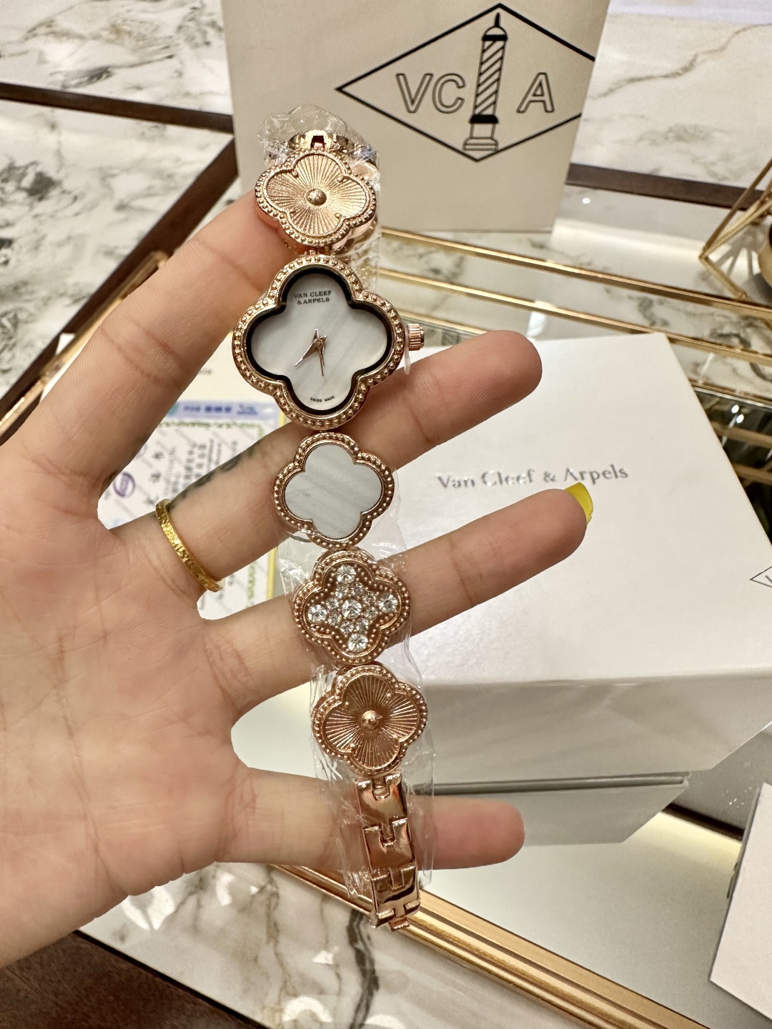 Bagsaaa VCA Sweet Alhambra watch rose gold