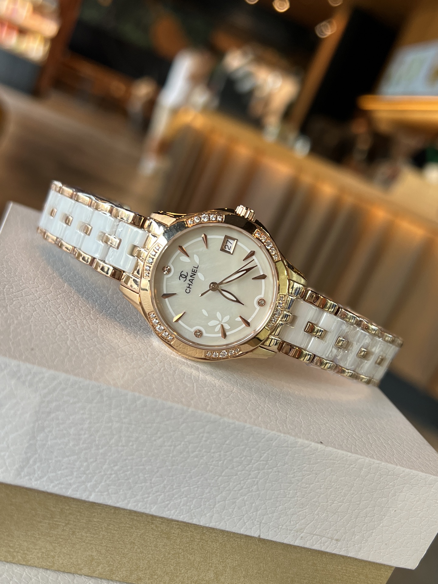 Bagsaaa Ch**el watch white ceramic