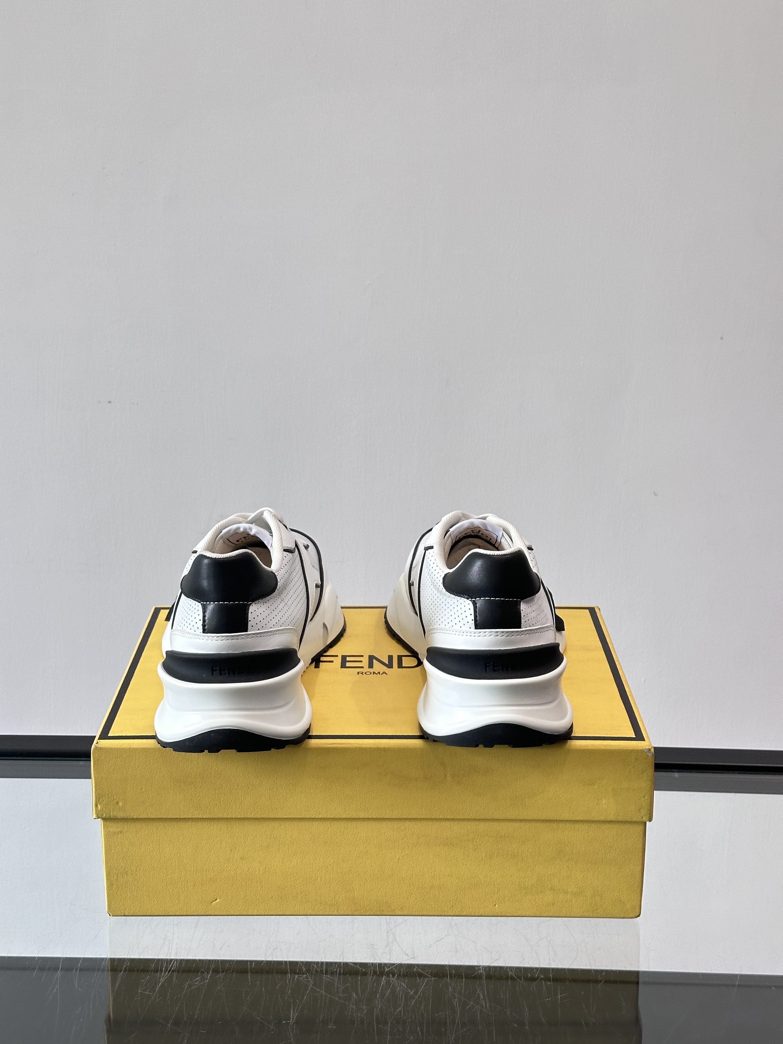 Bagsaaa F**di Flow sneaker white