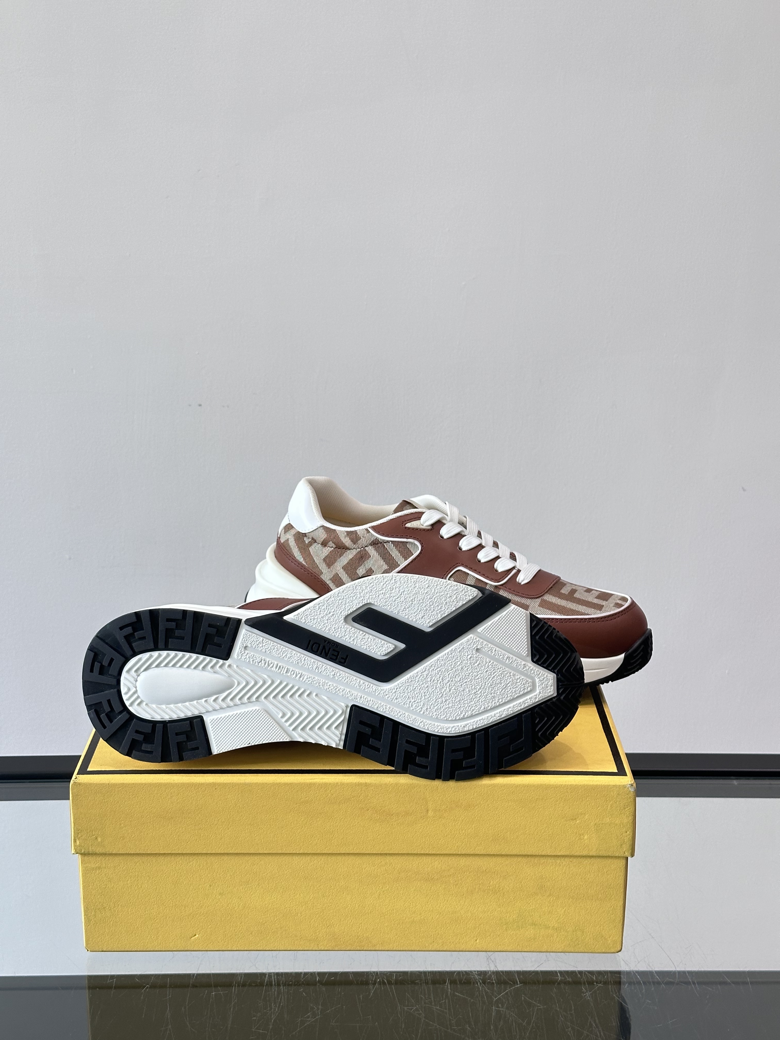 Bagsaaa F**di Flow sneaker brown