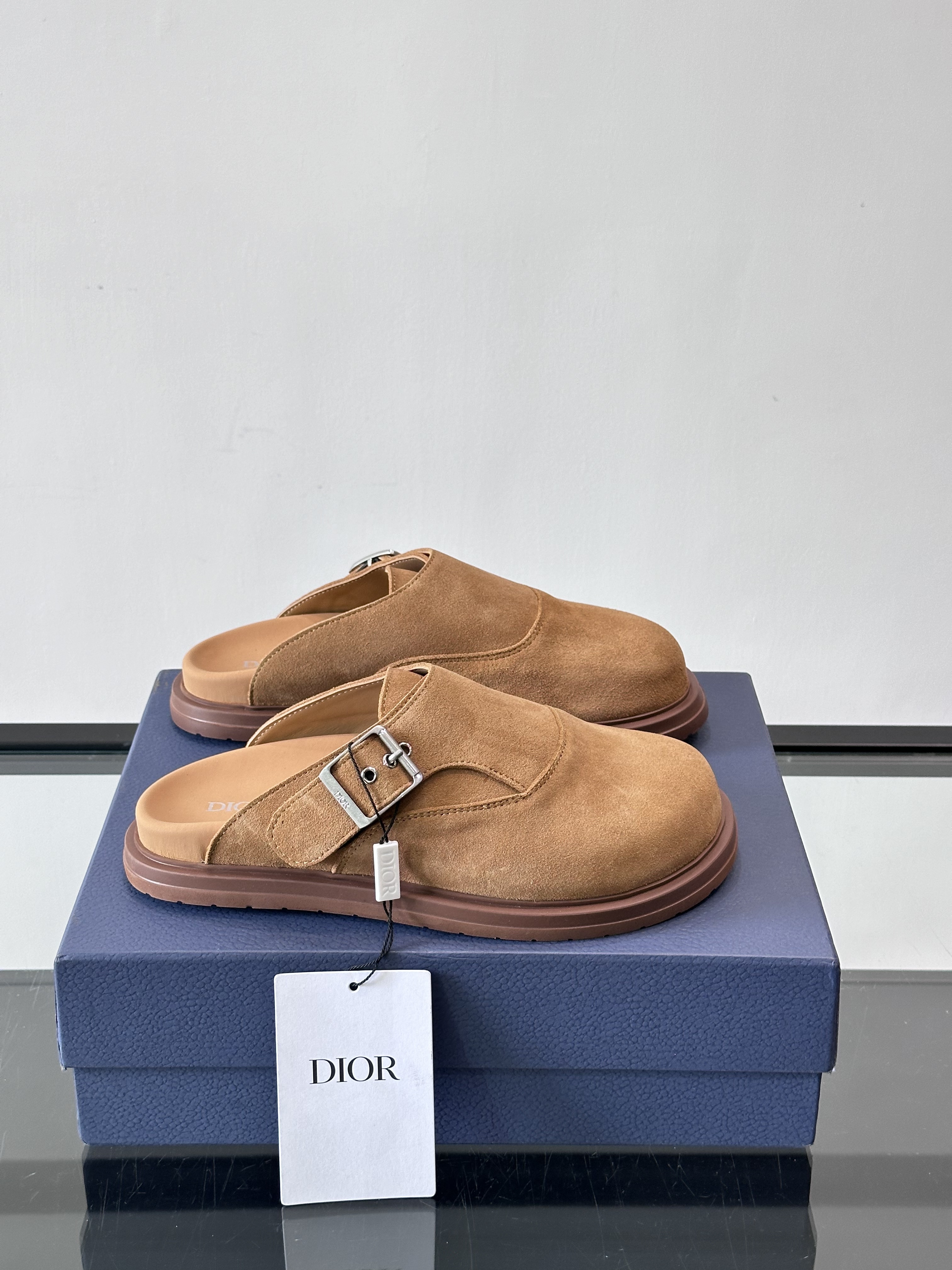 Bagsaaa D10r beige mules with silver buckle
