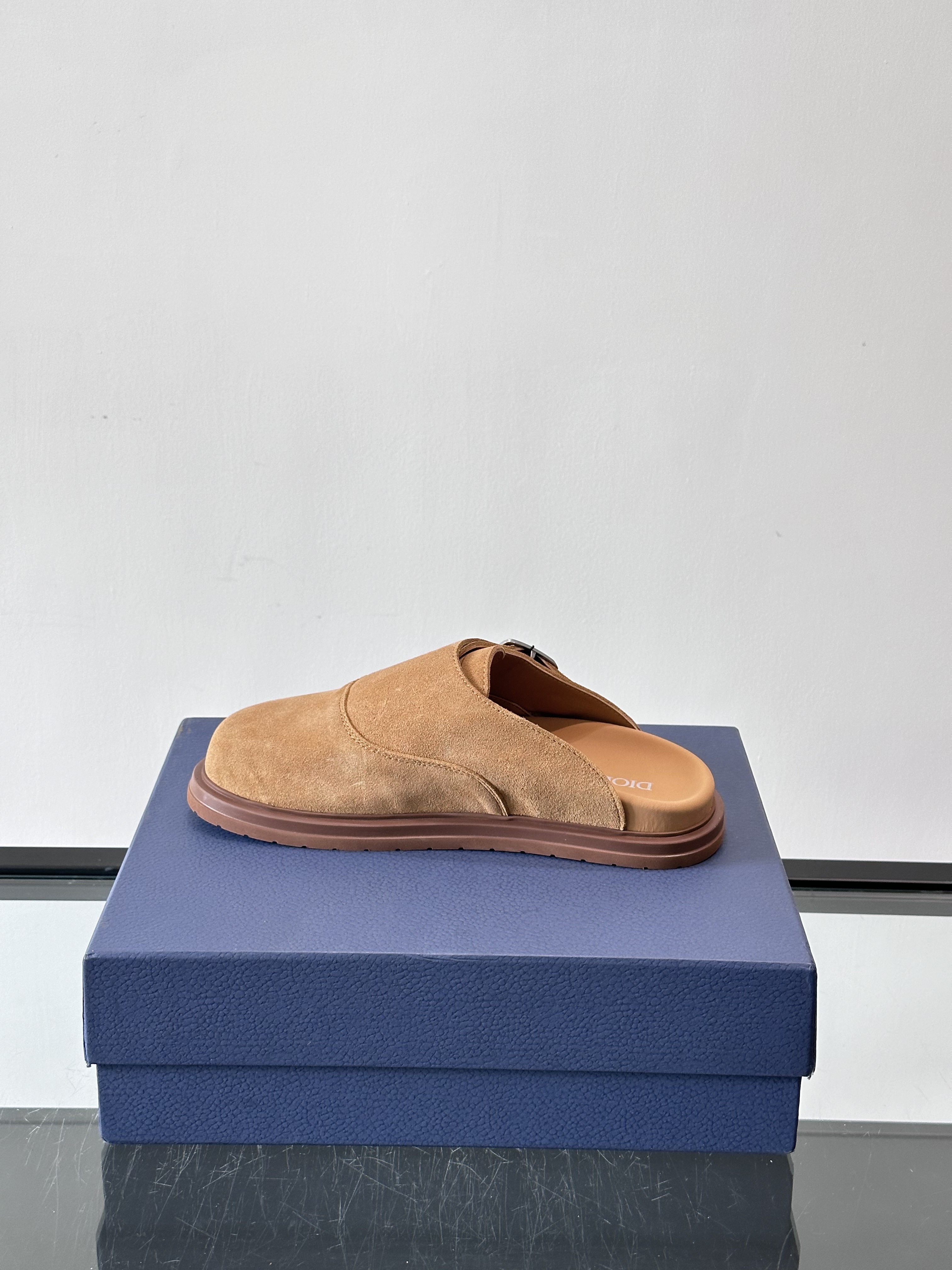 Bagsaaa D10r beige mules with silver buckle