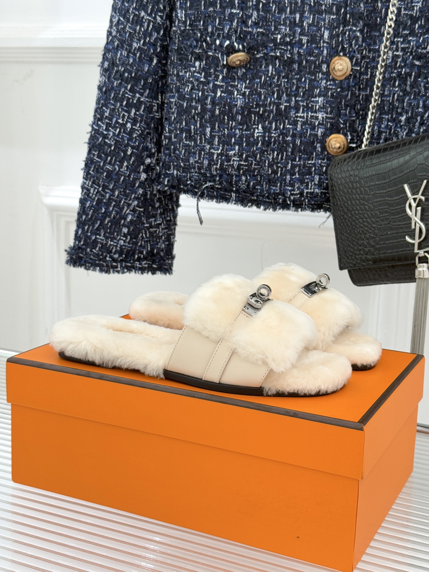 Bagsaaa Giulia sandal beige shearling