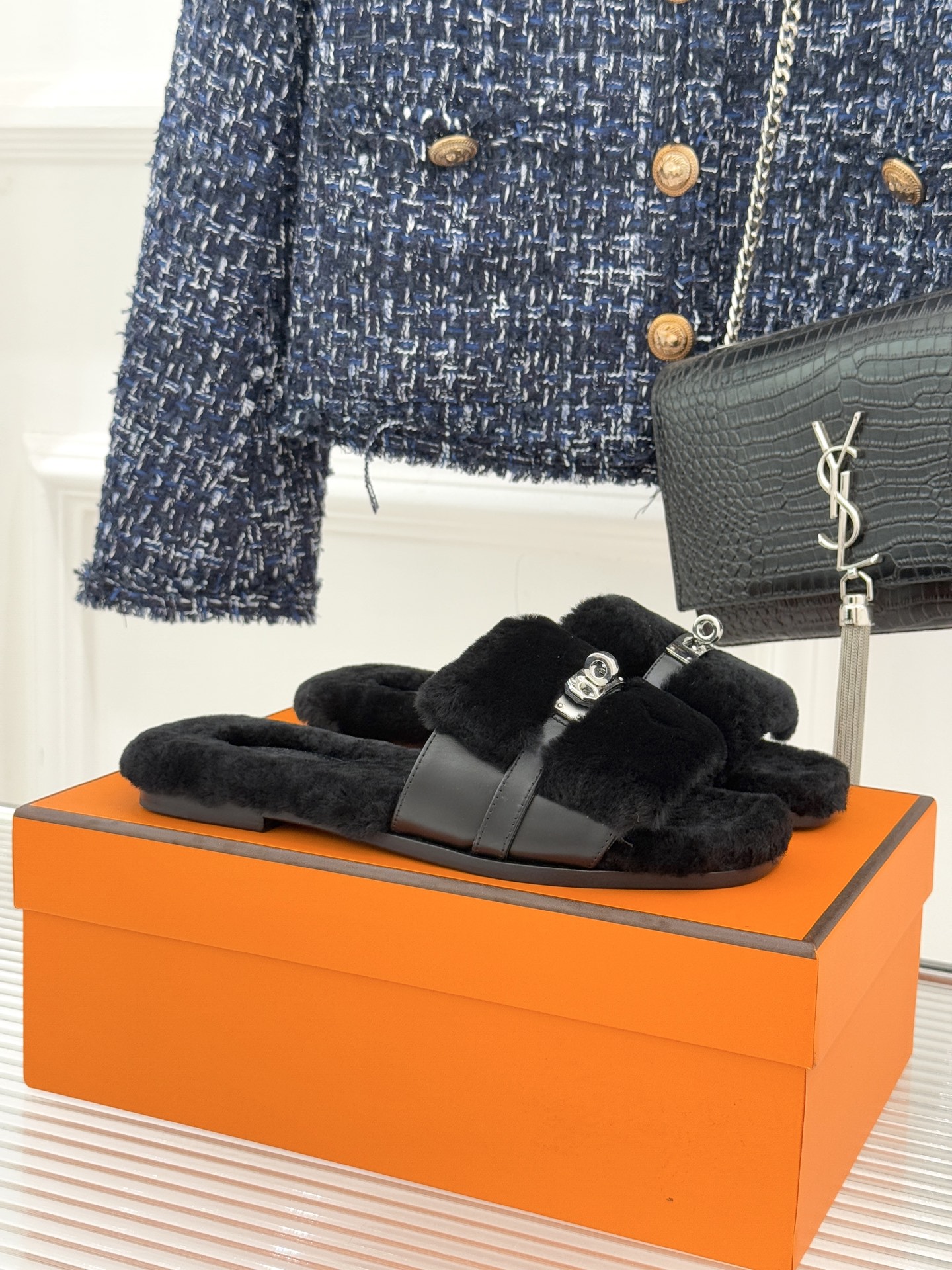 Bagsaaa Giulia sandal black shearling