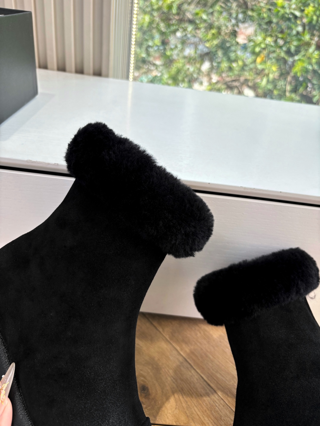 Bagsaaa Ch**el Shearling Short Boots black