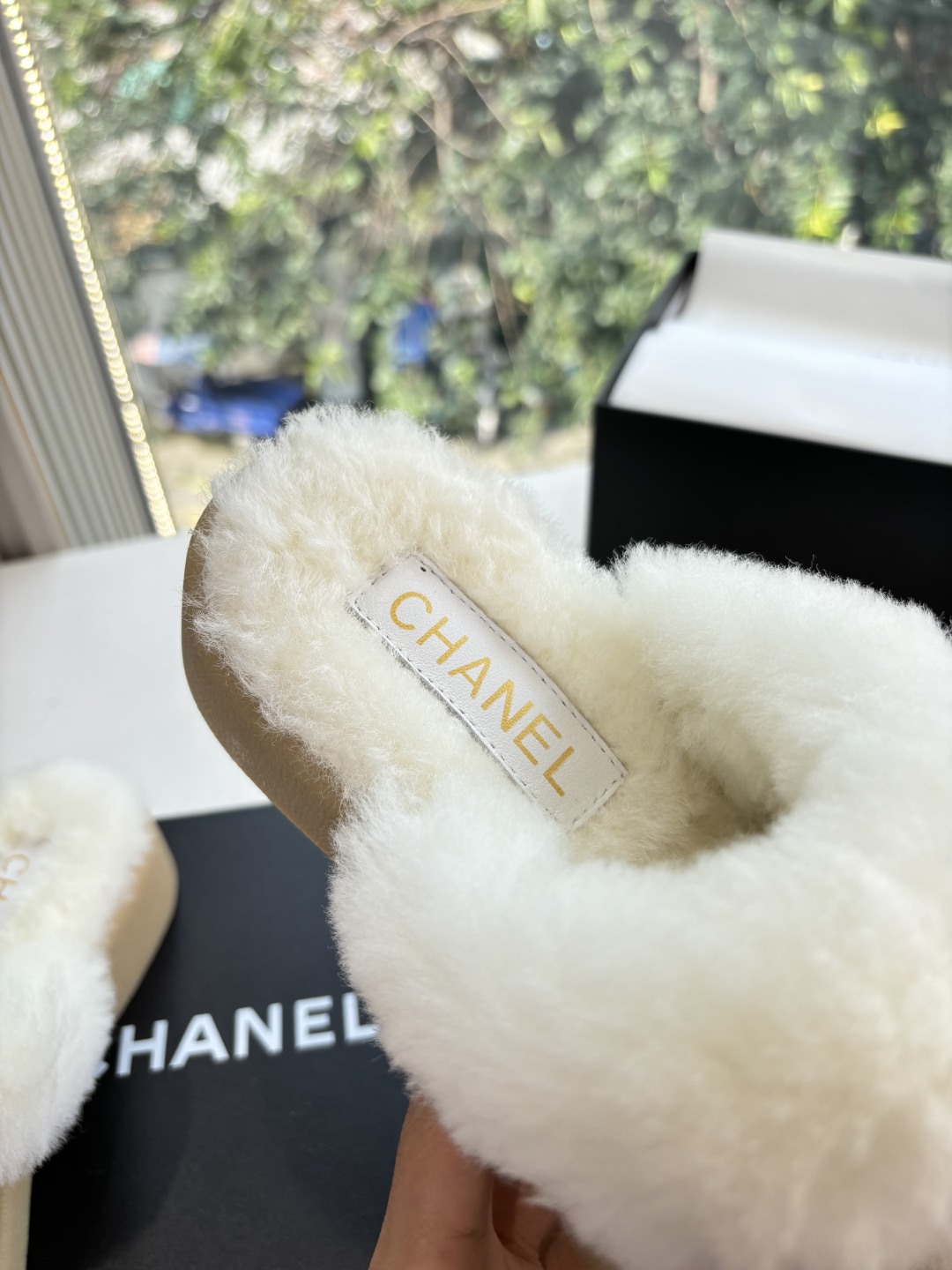 Bagsaaa Ch**el Shearling Mules beige