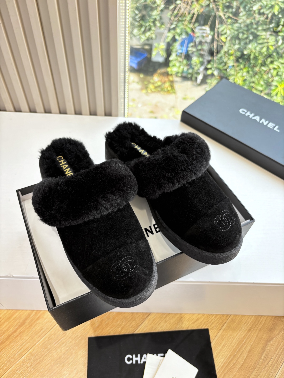 Bagsaaa Ch**el Shearling Mules black