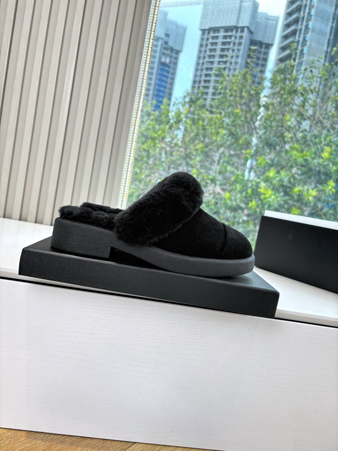 Bagsaaa Ch**el Shearling Mules black